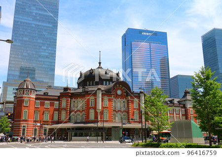 東京站丸之內出口東京千代田區丸之內赤蓮加複古現代建築終點站和摩天大樓 96416759