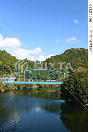 Blue sky, blue bridge and blue lake 96418529
