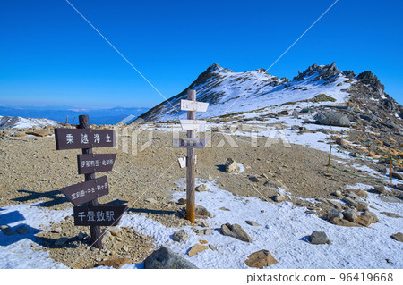 冬天的長野縣往富士山方向。 96419668
