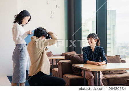 Photographer taking advertising pictures 96420384