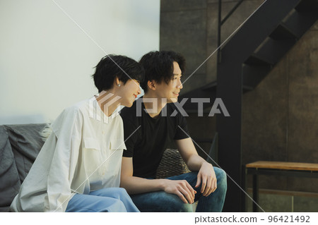 A couple to relax on the sofa 96421492