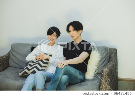 A couple to relax on the sofa 96421495