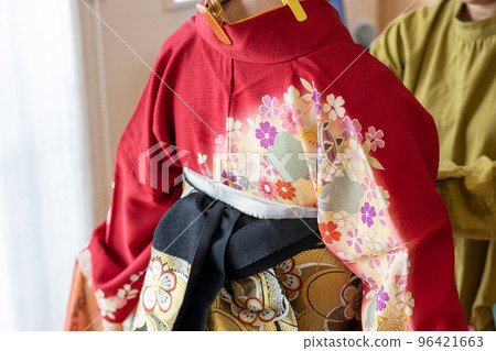 Dressing a young woman in furisode Dressing a young woman in furisode 96421663
