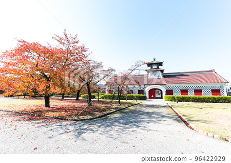 秋葉和歷史古蹟新潟前海關(秋天) 秋葉和歷史古蹟新潟前海關(秋天) 96422929