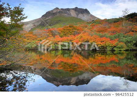 Mt. Chausu and autumn leaves reflected in Mt. Mt. Chausu and autumn leaves reflected in Mt. 96425512