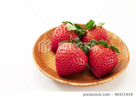 Strawberries on a round wooden plate with a white background Strawberries on a round wooden plate with a white background 96425939