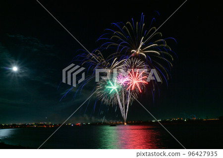 Sea World Fireworks show in San Diego, USA 96427935