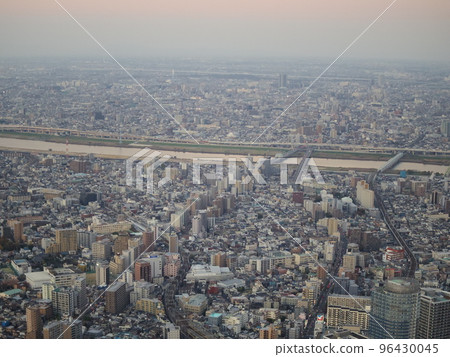 東京晴空塔荒川的深秋景色 東京晴空塔荒川的深秋景色 96430045