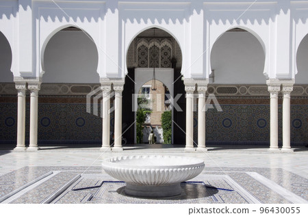 The Grand Mosque de Paris, beautiful Islamic architecture on Rue Mouffetard, Quartier Latin in the 5th arrondissement of Paris 96430055