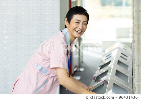 middle woman cleaning middle woman cleaning 96431430