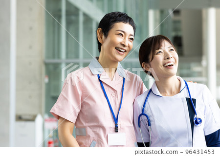 Women working in uniform Women working in uniform 96431453