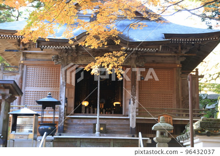 Raizan Sennyoji Temple Kaede Japanese Garden 96432037