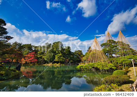 Autumn leaves - Kenrokuen Autumn leaves - Kenrokuen 96432409