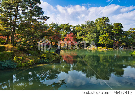 Autumn leaves - Kenrokuen Autumn leaves - Kenrokuen 96432410