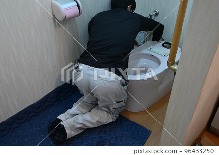 Western-style flush toilet failure repair work Western-style flush toilet failure repair work 96433250