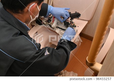 Western-style flush toilet failure repair work 96433257
