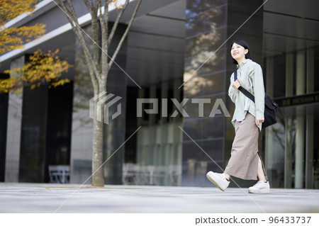 Young Japanese college student enjoying campus life 96433737