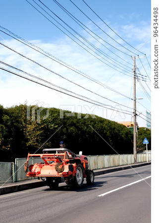 (Autumn scenery) Public road in late autumn after harvesting (Autumn scenery) Public road in late autumn after harvesting 96434498