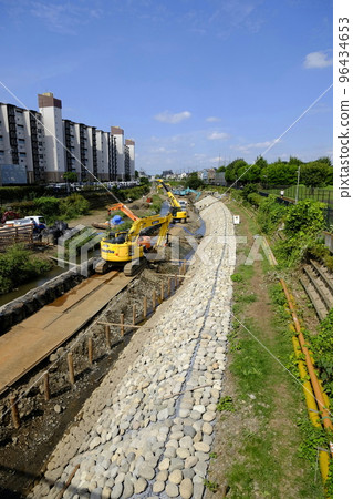 Protecting regions from floods and flood damage [river improvement work] (Tokyo, Nogawa, Mitaka City, Chofu City, Setagaya Ward) 96434653