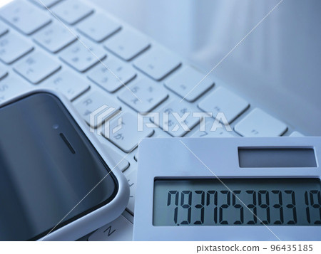 個人電腦和智能手機的商業形象 96435185