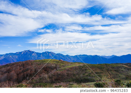 [赤兔山]從山頂通往山間小屋的道路 96435283