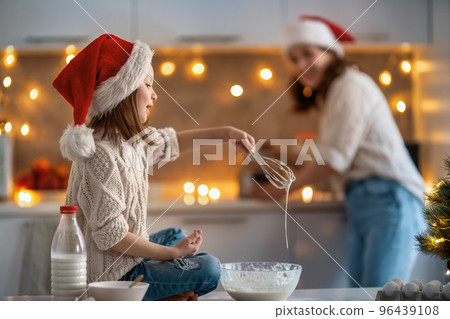 Cooking Christmas cookies Cooking Christmas cookies 96439108