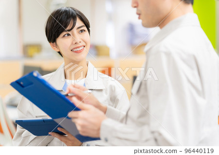 Workers having a meeting in the office 96440119