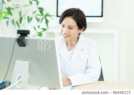 Medical workers doing online medical treatment Medical workers doing online medical treatment 96440175