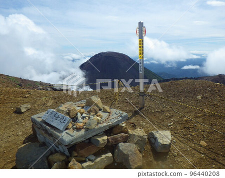 從女寒嶽山頂看到的雄寒山 從女寒嶽山頂看到的雄寒山 96440208