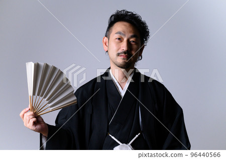 穿著和服的日本中年男子 Appare!形象的 穿著和服的日本中年男子 Appare!形象的 96440566