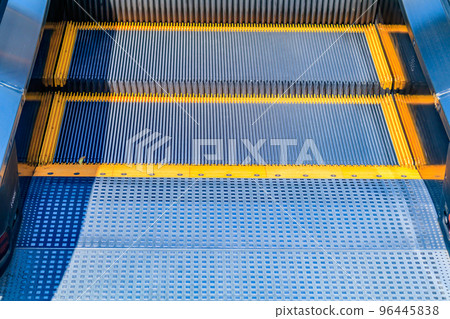 [Image material] Escalator (Shibuya Miyashita Park) 96445838