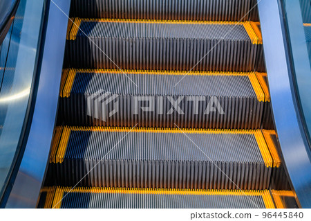 [Image material] Escalator (Shibuya Miyashita Park) 96445840