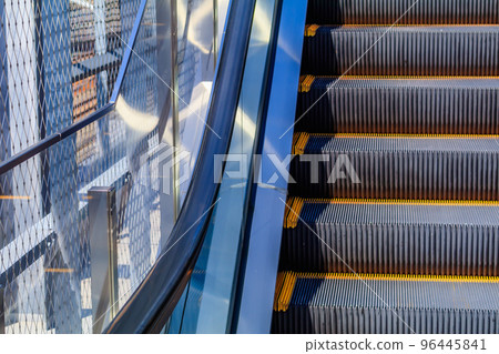 [Image material] Escalator (Shibuya Miyashita Park) 96445841