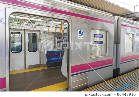 Keio Line Shinjuku-bound strap door Fuchu Station Takahatafudo Station train interior seat 96445910