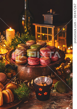 Dessert of French macarons i 96447267