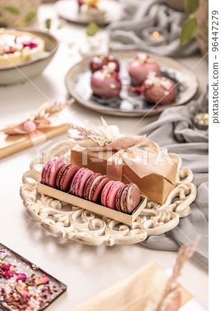 Sweet macarons in gift box Sweet macarons in gift box 96447279