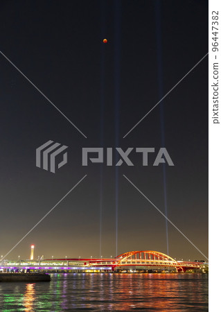 Kobe Ohashi Bridge and total lunar eclipse at the first jetty of Kobe Port, Chuo Ward, Kobe City 96447382
