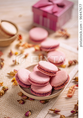 Authentic French macarons 96447677