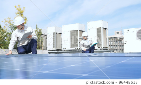 Engineer inspecting solar panels Solar power generation Engineer inspecting solar panels Solar power generation 96448615