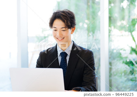 Businessman using a personal computer 96449225