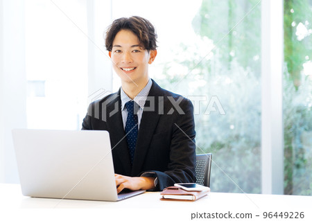 Businessman using a personal computer 96449226