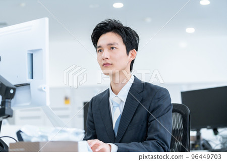 Business people working in the office Business people working in the office 96449703