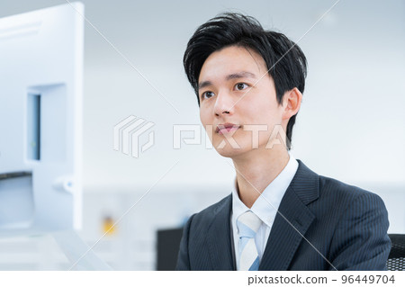 Business people working in the office 96449704