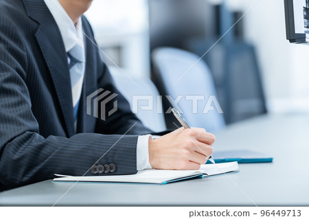 Business people working in the office 96449713