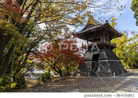 Autumn leaves of Anshoji Temple [Kanaya Town, Isahaya City, Nagasaki Prefecture] 96450861