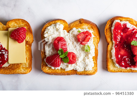 Open Sandwich with Prosciutto and Figs Open Sandwich with Prosciutto and Figs 96451380