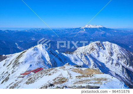 從富士山山頂向西眺望(木曾前山、麥草山、禦嶽山等) 從富士山山頂向西眺望(木曾前山、麥草山、禦嶽山等) 96451876