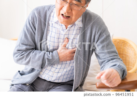 有心髒病的老人 有心髒病的老人 96451951