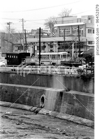 (Record of the Showa era) 1970 Toden Arakawa Line Have you forgotten already, along the Kanda River near Omokage Bridge 96452879