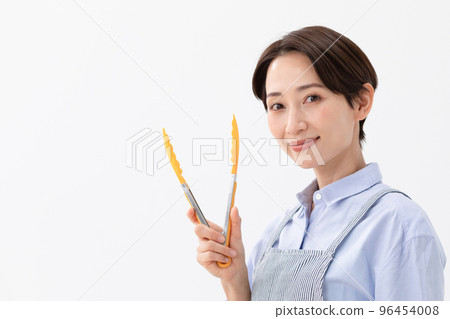 Woman with tongs Woman with tongs 96454008